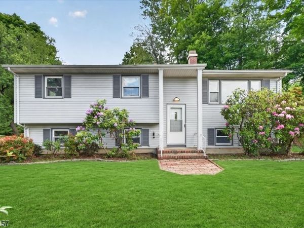 401 Canistear Rd, Vernon, NJ 07460