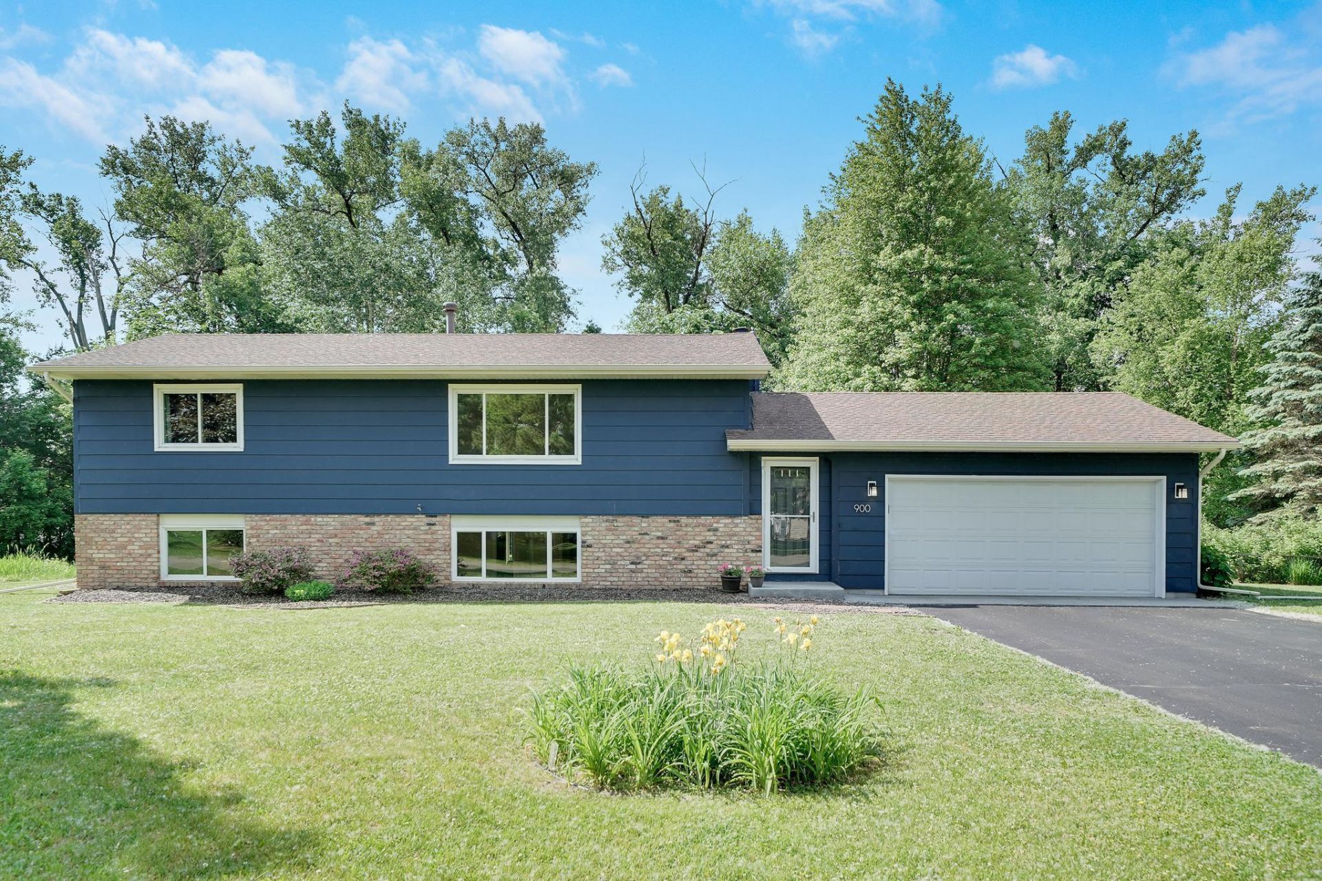 900 James Street , Lino Lakes, MN 55014