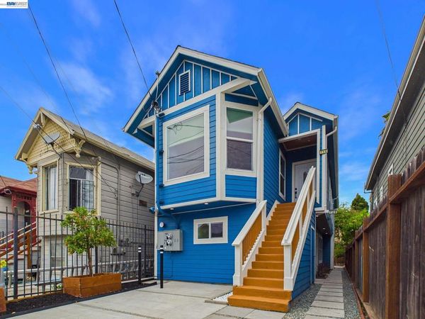718 26 , Oakland, CA 94612