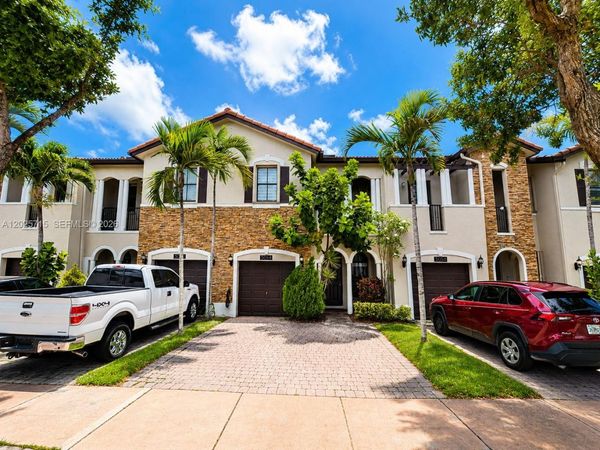 3054 NW 103rd Path , Doral, FL 33172