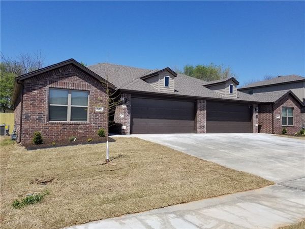 533 Vee Street , Centerton, AR 72719
