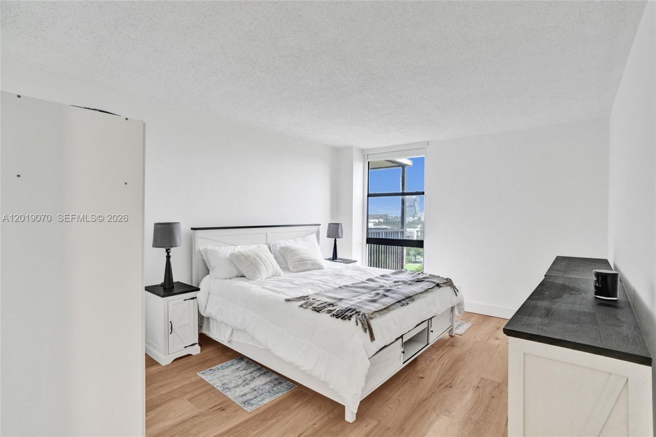 20379 W Country Club Dr , Unit 1440, Aventura, FL 33180 Photo