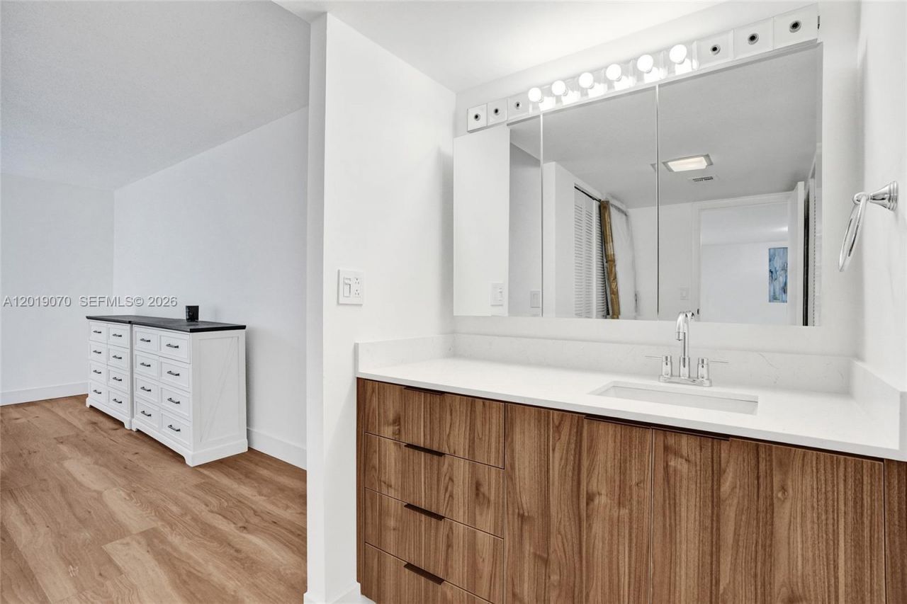 20379 W Country Club Dr , Unit 1440, Aventura, FL 33180 Photo