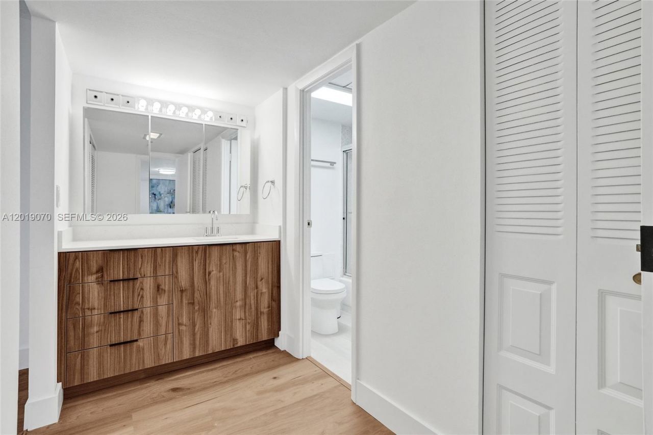 20379 W Country Club Dr , Unit 1440, Aventura, FL 33180 Photo