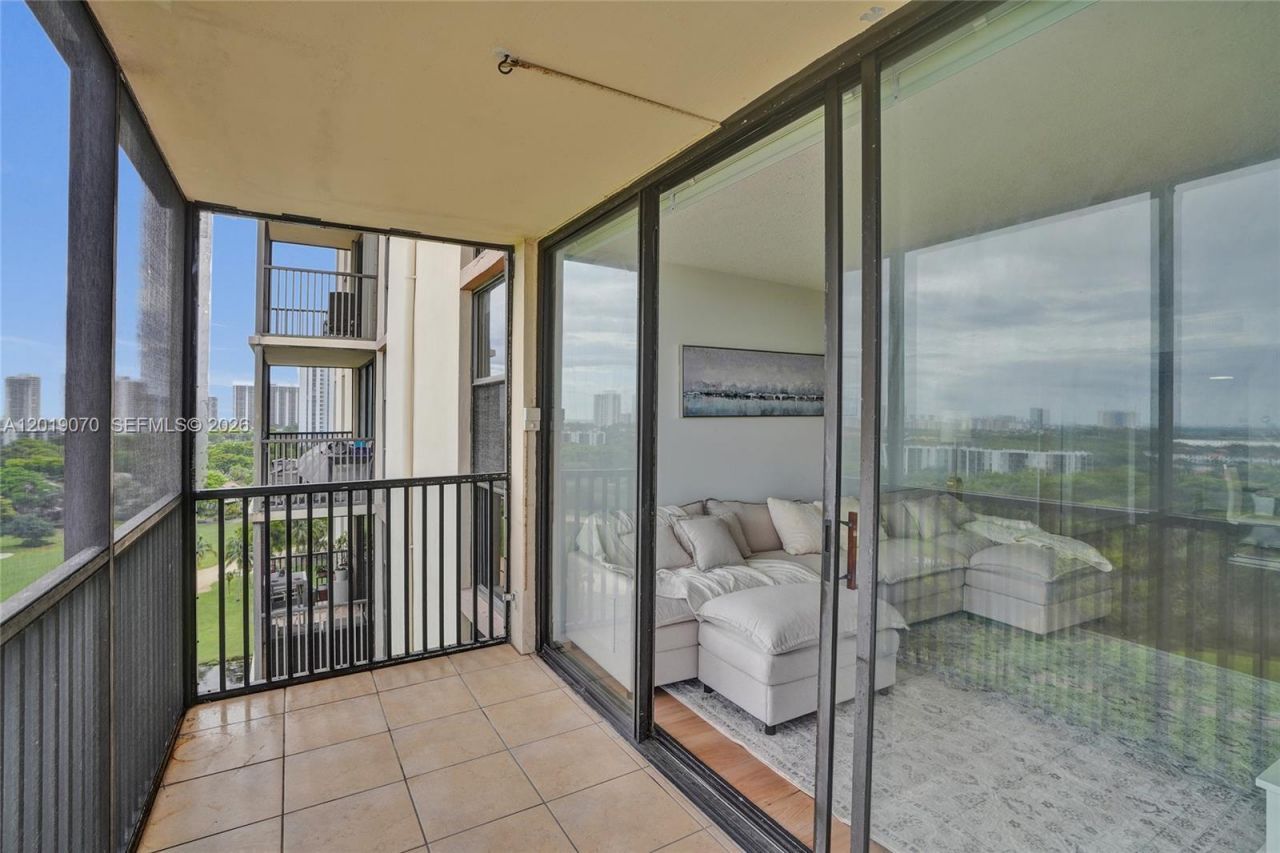 20379 W Country Club Dr , Unit 1440, Aventura, FL 33180 Photo