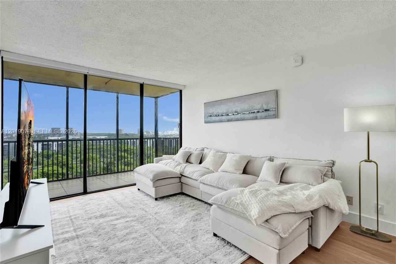 20379 W Country Club Dr , Unit 1440, Aventura, FL 33180 Photo