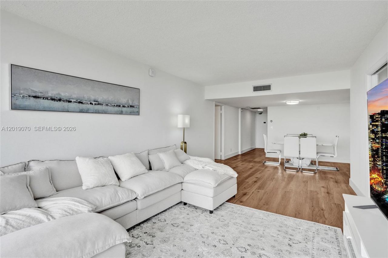20379 W Country Club Dr , Unit 1440, Aventura, FL 33180 Photo