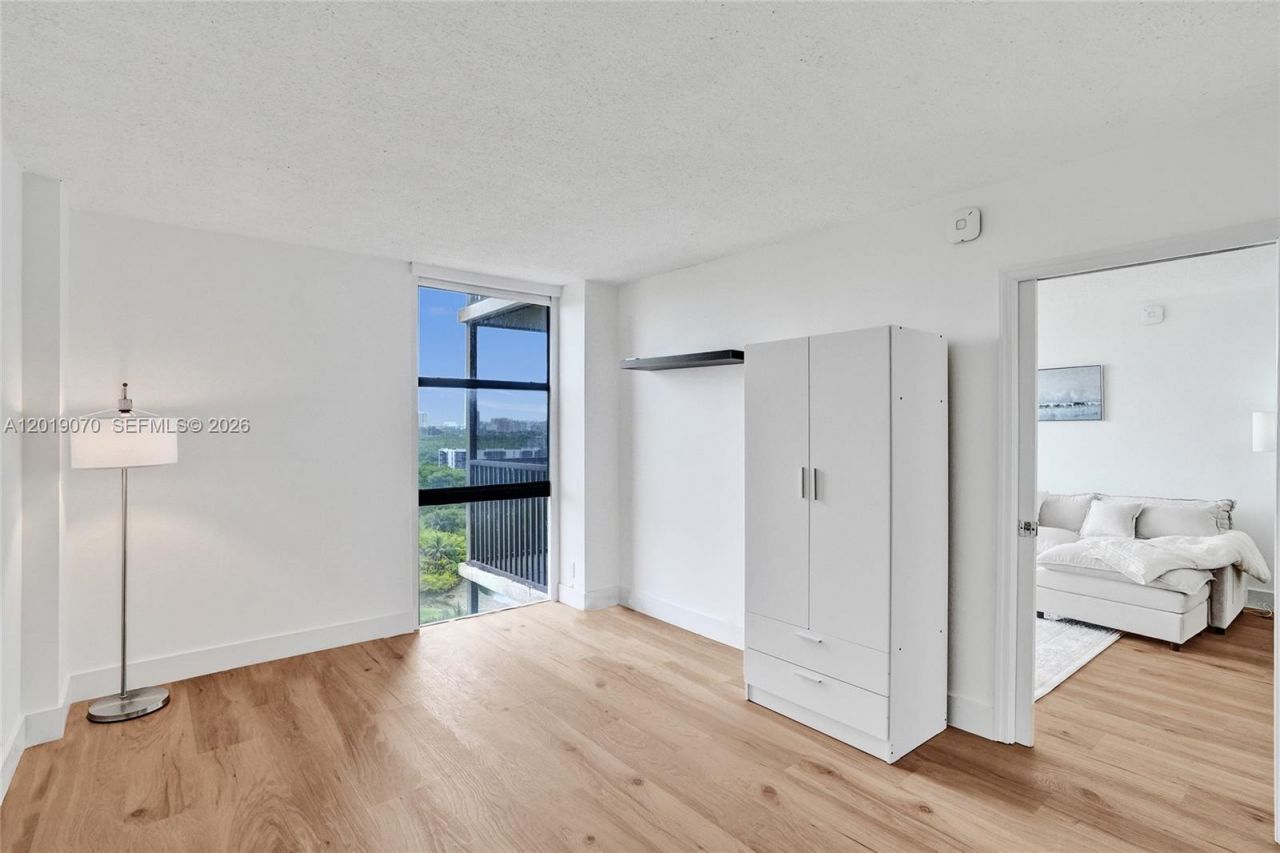 20379 W Country Club Dr , Unit 1440, Aventura, FL 33180 Photo