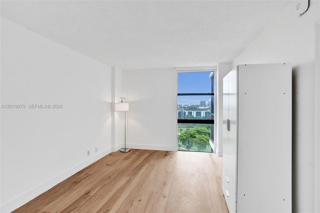 20379 W Country Club Dr , Unit 1440, Aventura, FL 33180 Photo