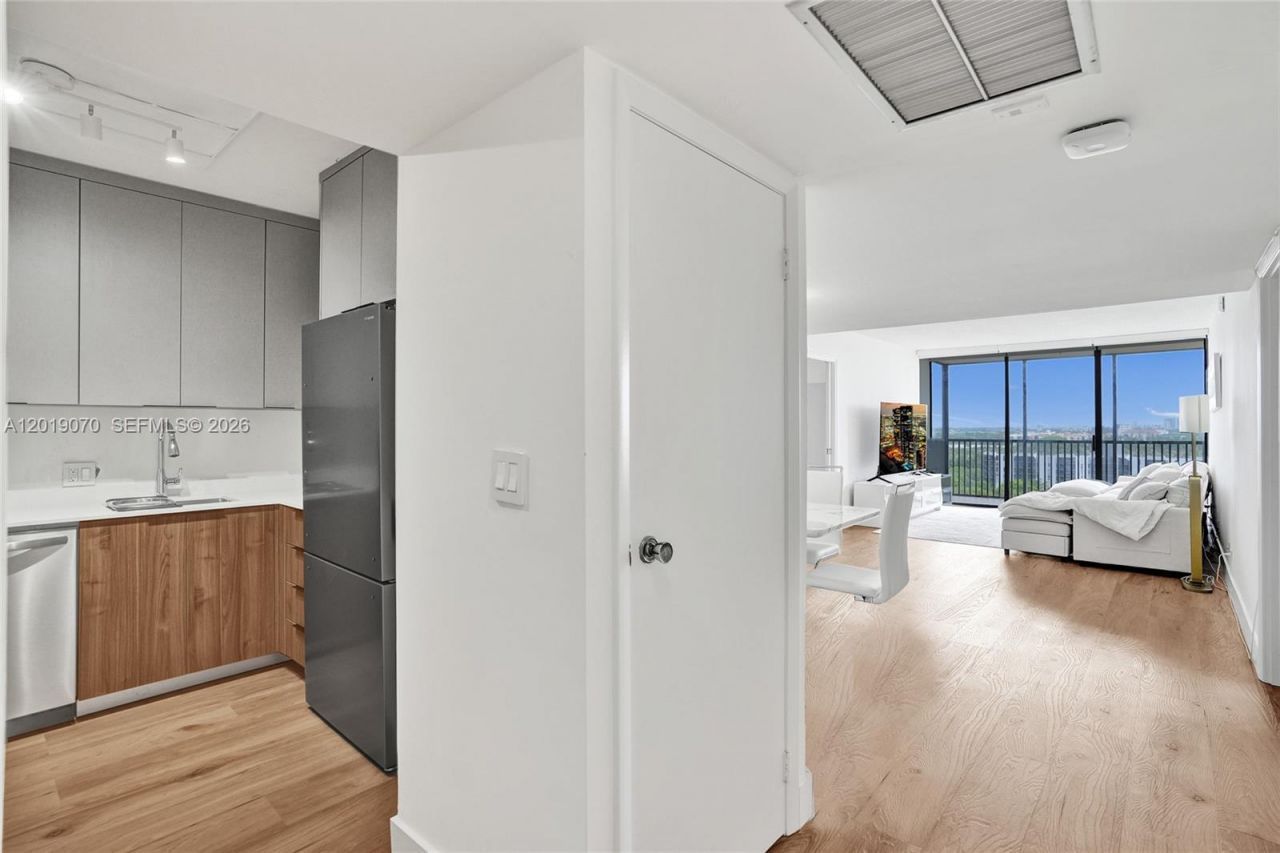 20379 W Country Club Dr , Unit 1440, Aventura, FL 33180 Photo