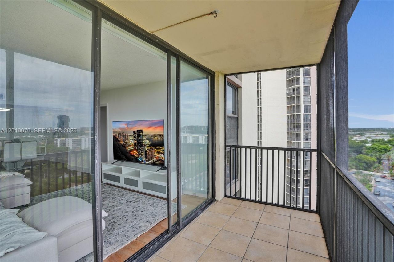 20379 W Country Club Dr , Unit 1440, Aventura, FL 33180 Photo