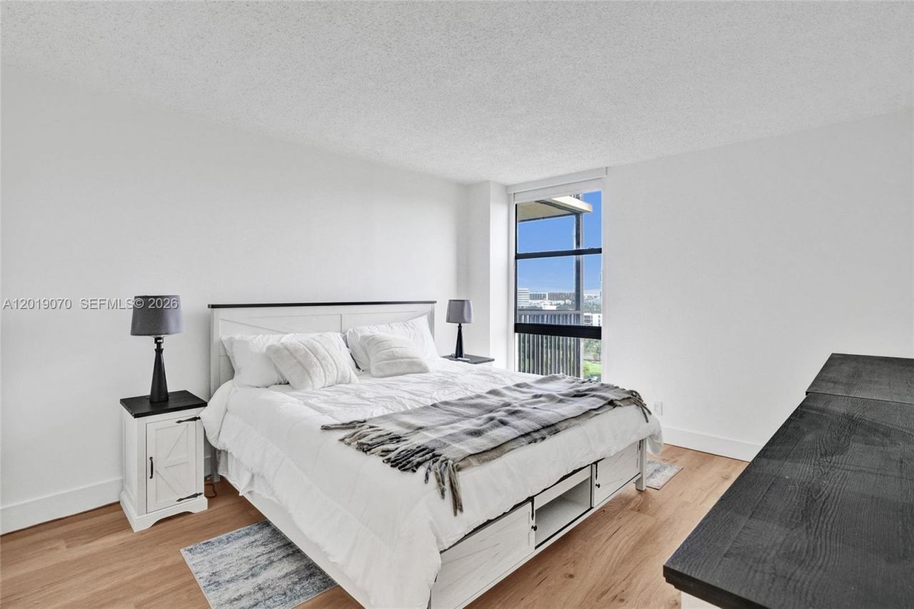 20379 W Country Club Dr , Unit 1440, Aventura, FL 33180 Photo