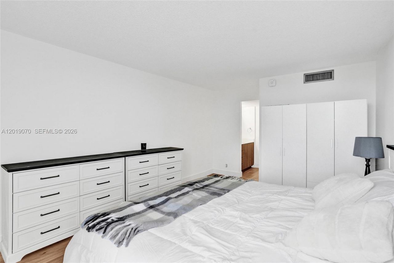 20379 W Country Club Dr , Unit 1440, Aventura, FL 33180 Photo