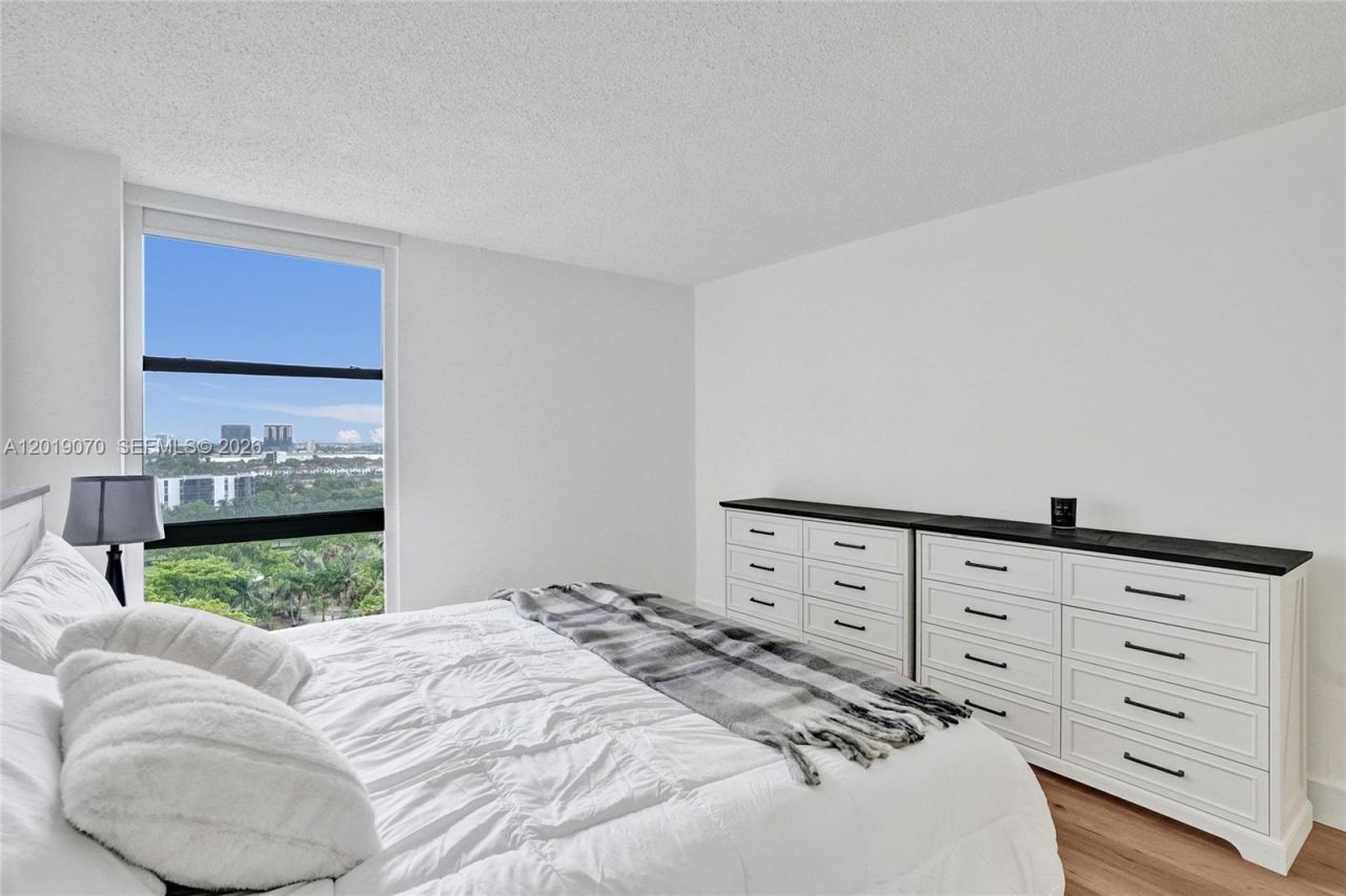 20379 W Country Club Dr , Unit 1440, Aventura, FL 33180 Photo