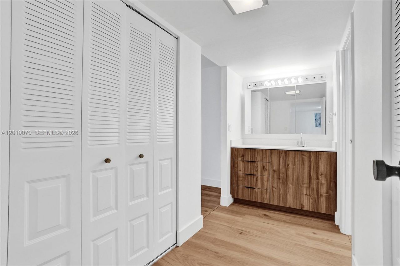 20379 W Country Club Dr , Unit 1440, Aventura, FL 33180 Photo