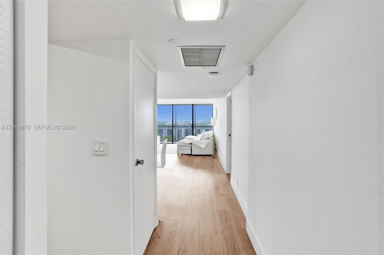 20379 W Country Club Dr , Unit 1440, Aventura, FL 33180 Photo