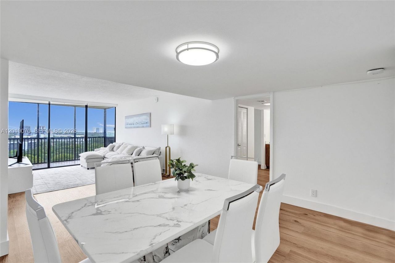 20379 W Country Club Dr , Unit 1440, Aventura, FL 33180 Photo