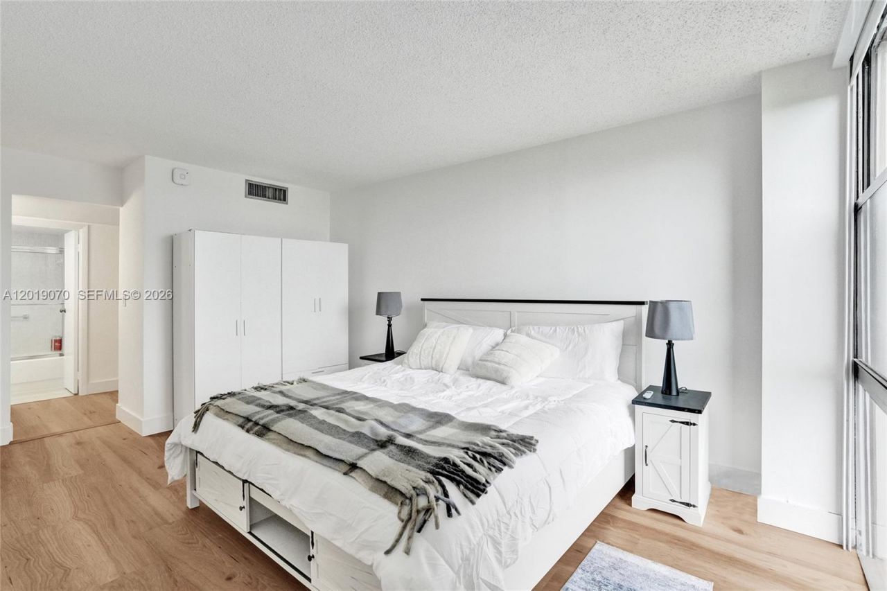 20379 W Country Club Dr , Unit 1440, Aventura, FL 33180 Photo