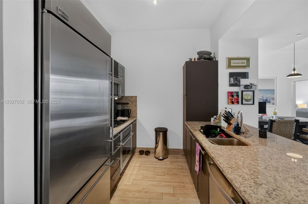 950 Brickell Bay Dr , Unit 4504, Miami, FL 33131 Photo