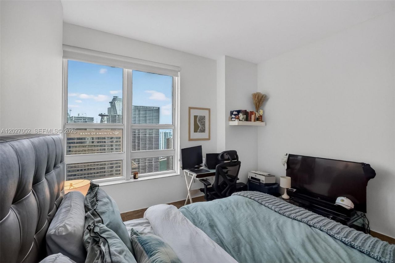 950 Brickell Bay Dr , Unit 4504, Miami, FL 33131 Photo