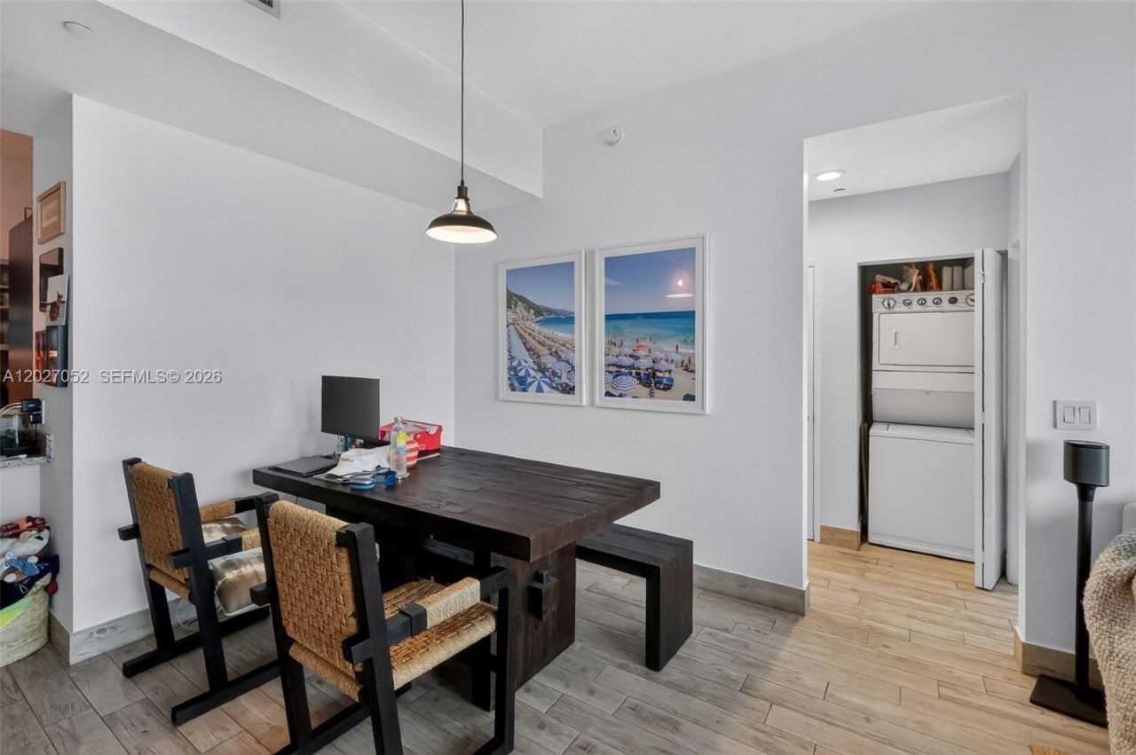 950 Brickell Bay Dr , Unit 4504, Miami, FL 33131 Photo
