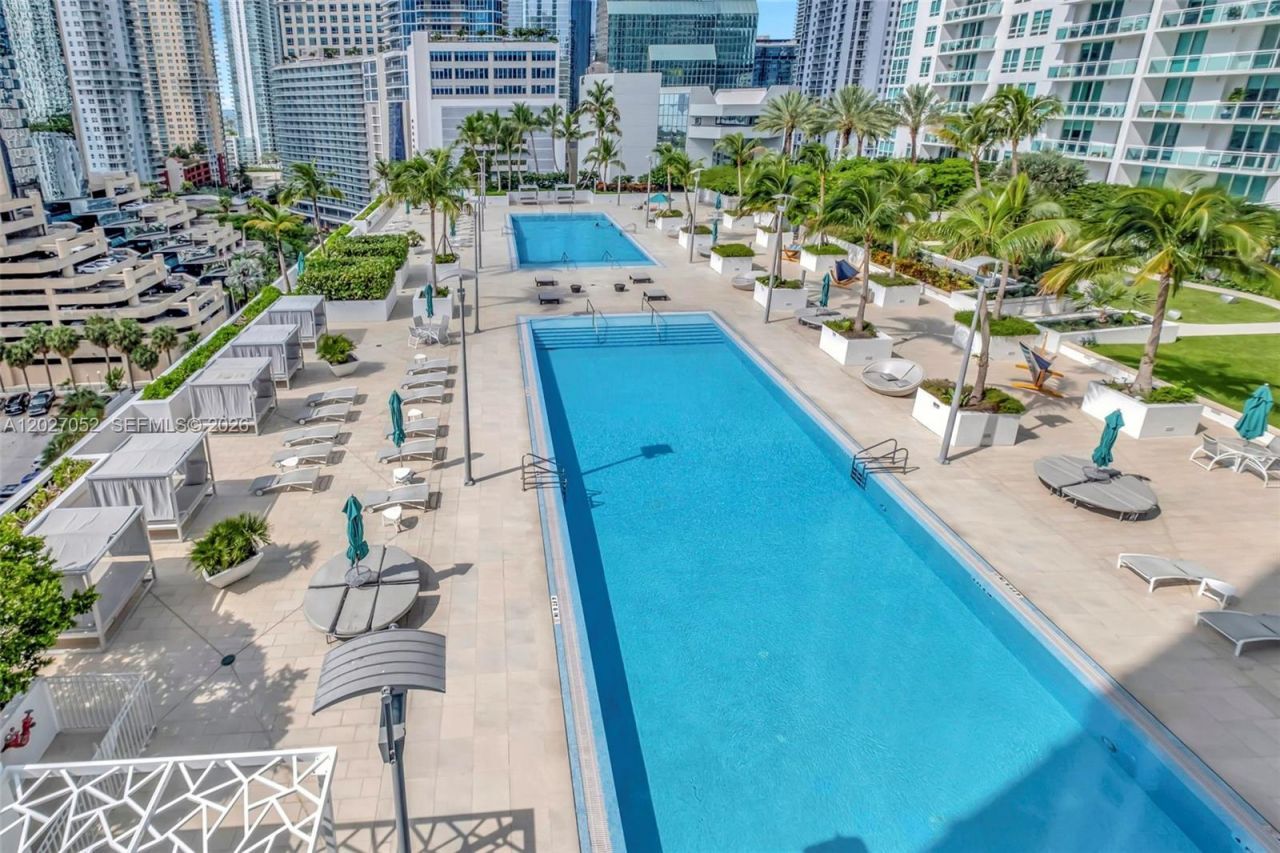 950 Brickell Bay Dr , Unit 4504, Miami, FL 33131 Photo