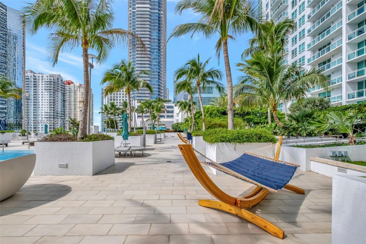 950 Brickell Bay Dr , Unit 4504, Miami, FL 33131 Photo