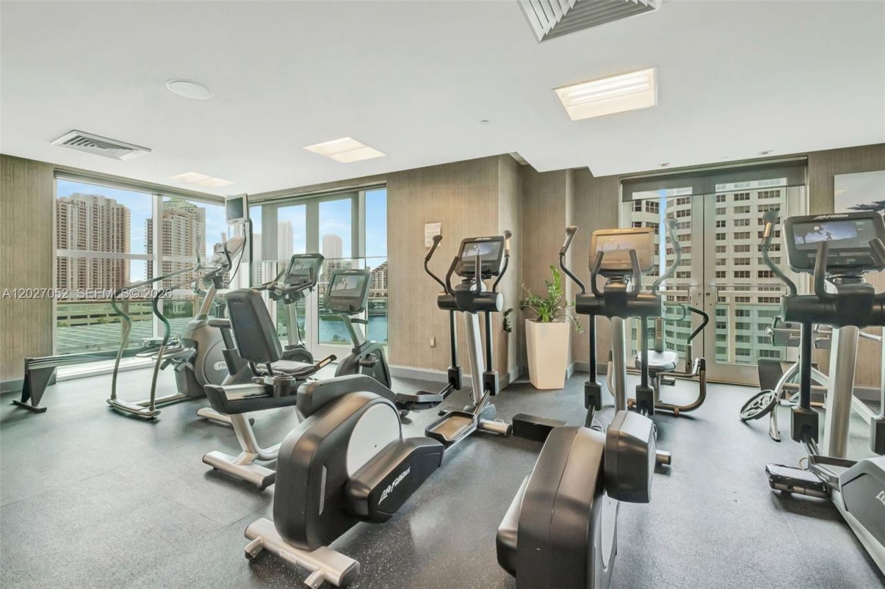 950 Brickell Bay Dr , Unit 4504, Miami, FL 33131 Photo