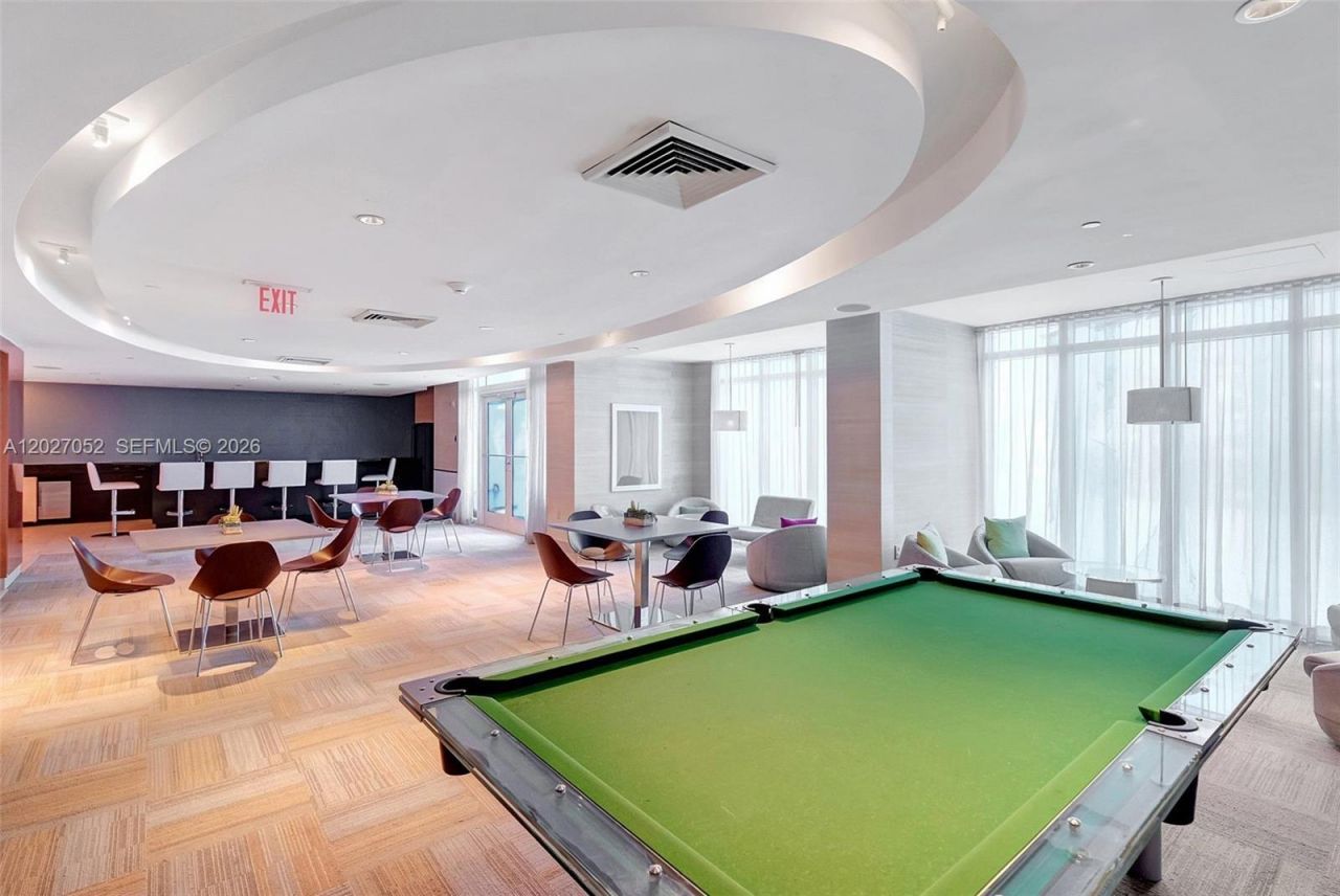 950 Brickell Bay Dr , Unit 4504, Miami, FL 33131 Photo