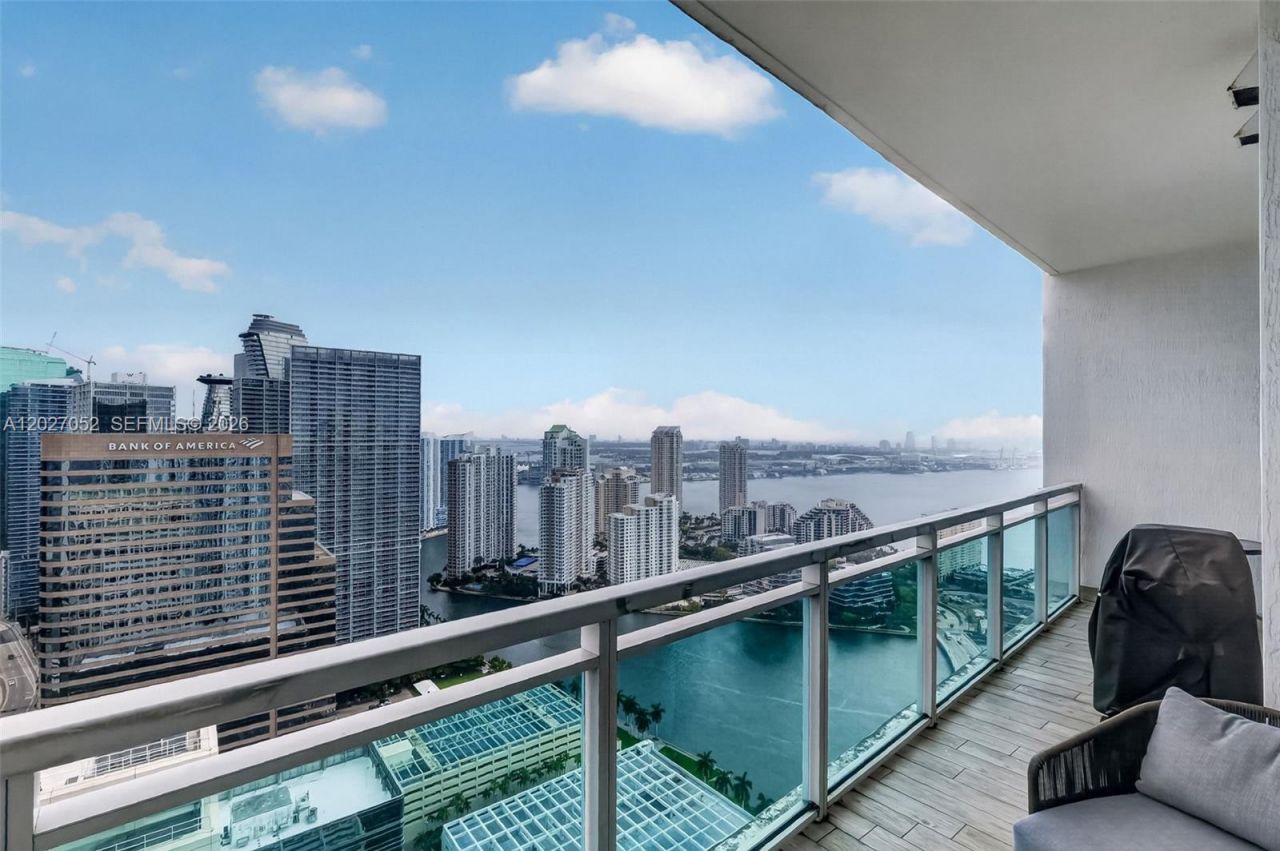 950 Brickell Bay Dr , Unit 4504, Miami, FL 33131 Photo