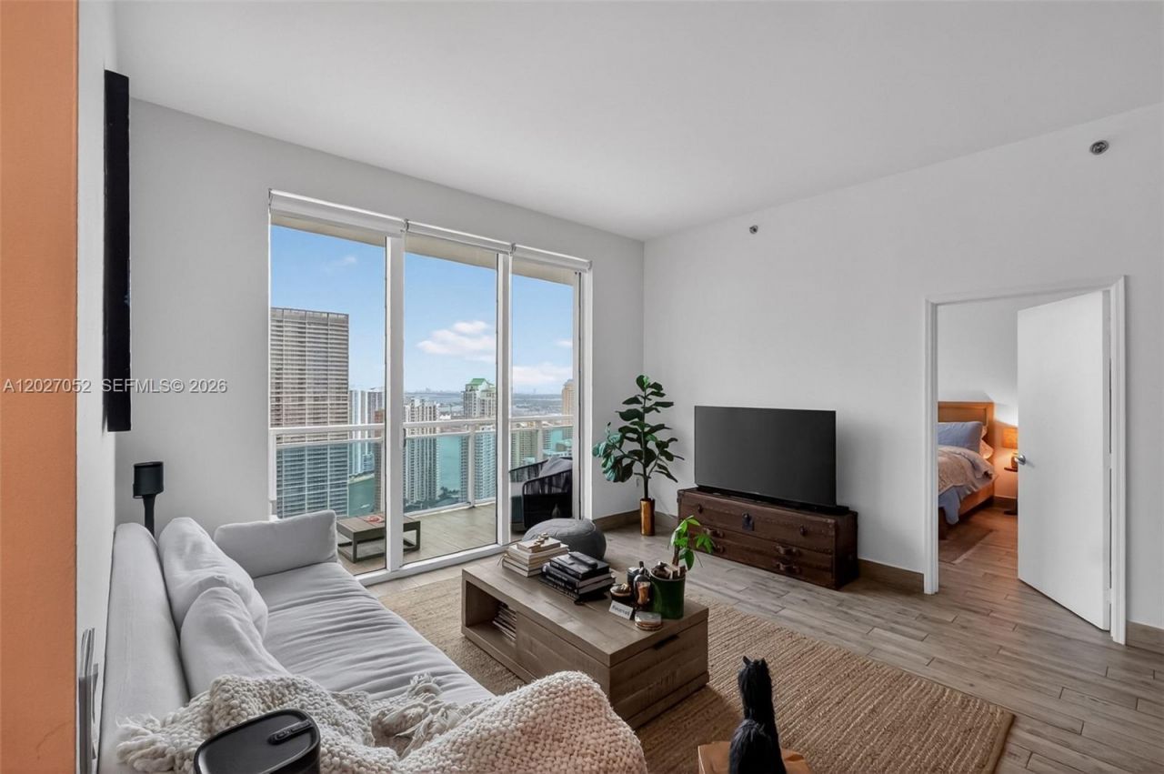950 Brickell Bay Dr , Unit 4504, Miami, FL 33131 Photo