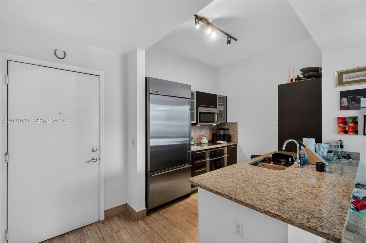 950 Brickell Bay Dr , Unit 4504, Miami, FL 33131 Photo