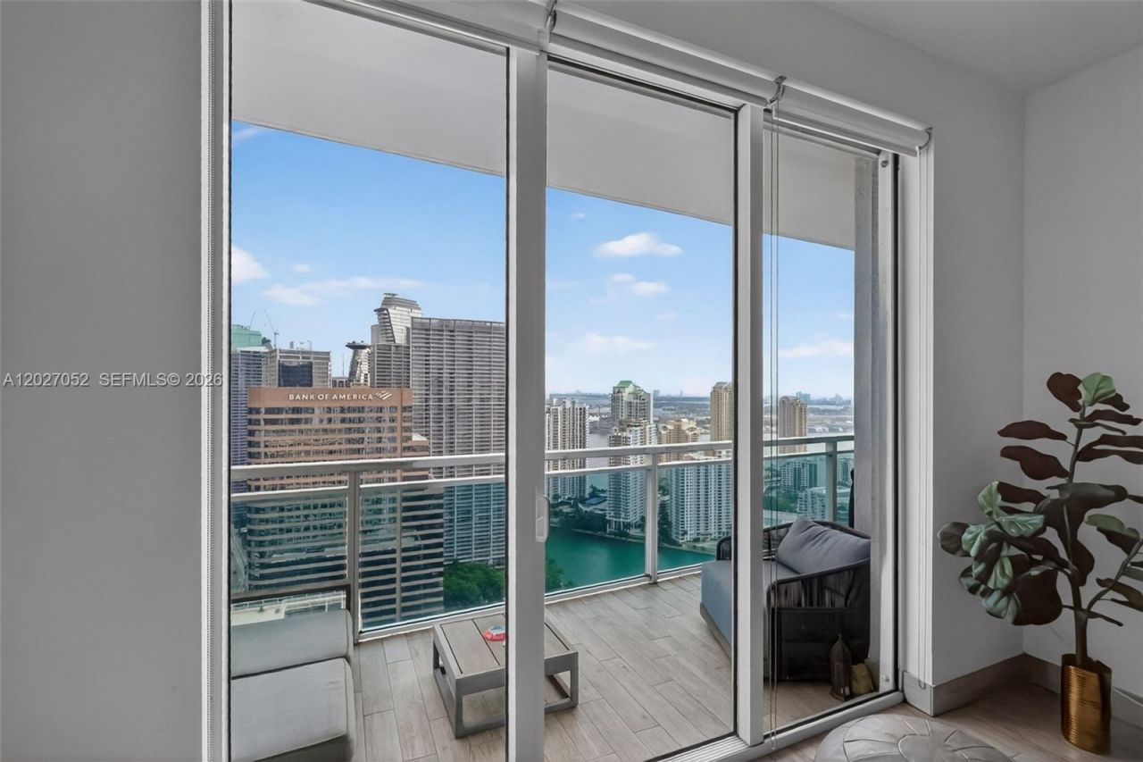 950 Brickell Bay Dr , Unit 4504, Miami, FL 33131 Photo