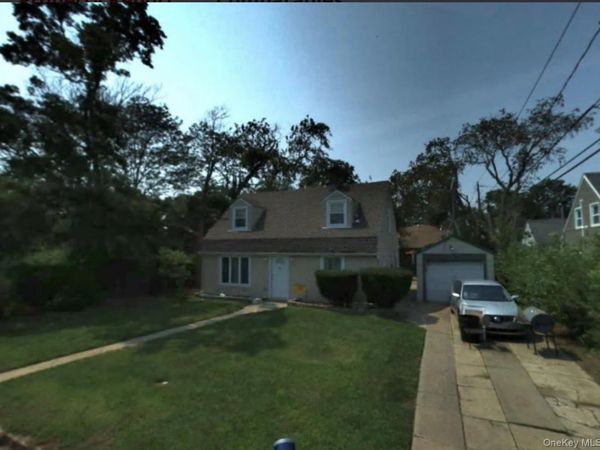 4 Clover Lane , Westbury, NY 11590