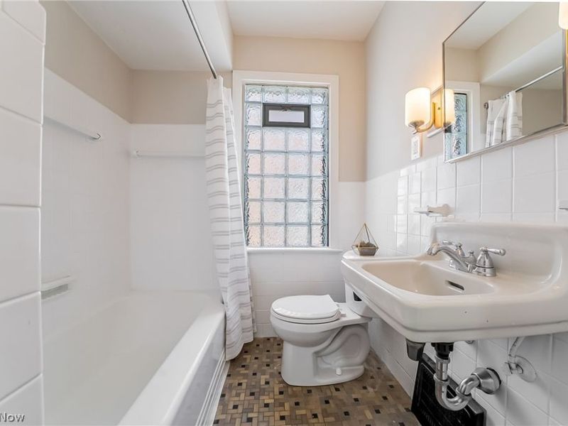 14531 Orchard Park Avenue, Cleveland, OH 44111 Photo 19