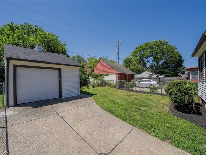 14531 Orchard Park Avenue, Cleveland, OH 44111 Photo 28