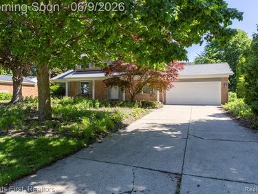 36515 Vicary Lane, Farmington, MI 48335
