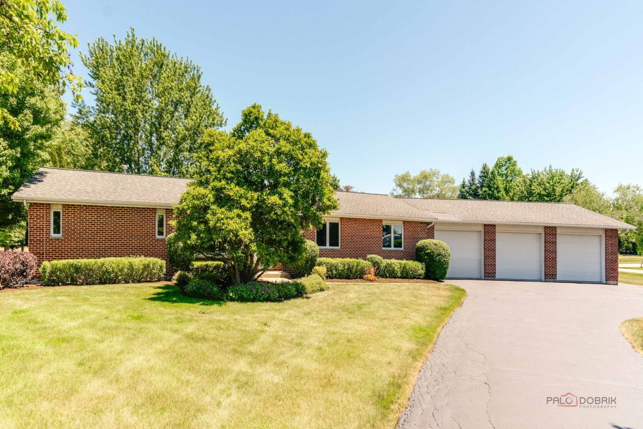 1516 W Reiche Lane, McHenry, IL 60051 Main Photo
