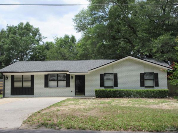 5143 Oakleaf Dr, Pace, FL 32571