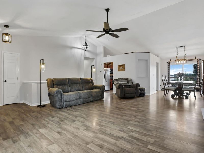 1624 E Turkey Run Drive, Newark, OH 43055 Photo 5