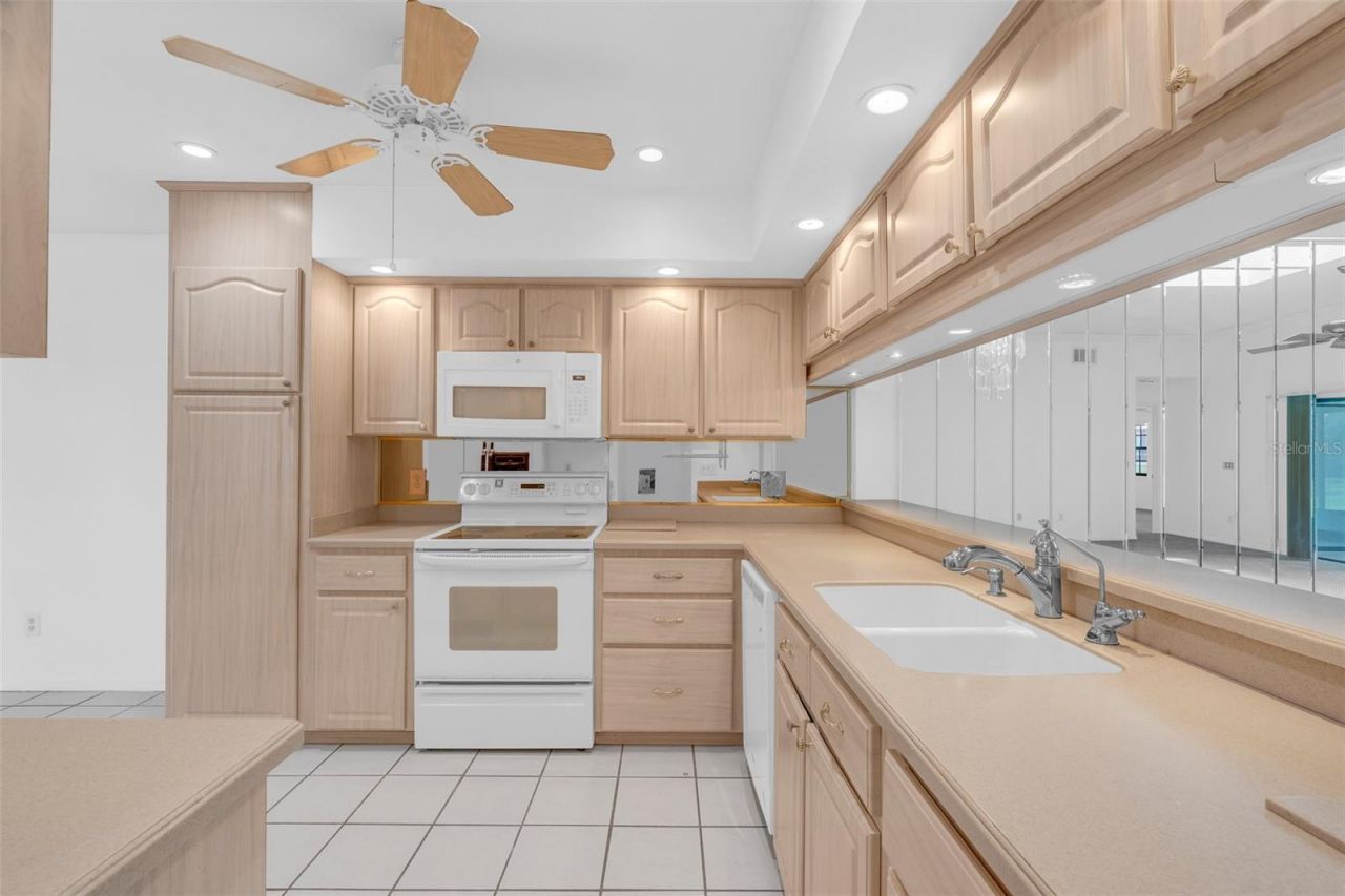 8237 Breeze Cove Lane, Orlando, FL 32819 Photo