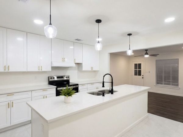 2323 E CROCKETT ST, San Antonio, TX 78202