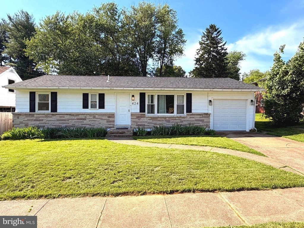 424 N DUKE STREET, HUMMELSTOWN, PA 17036
