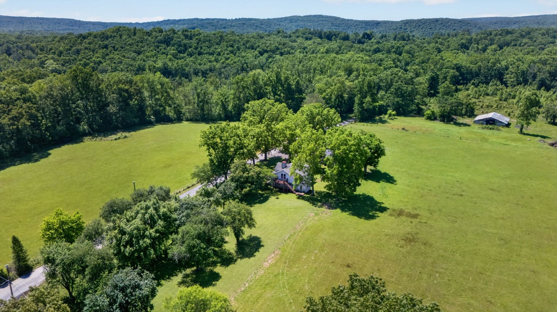 697 Bottom Rd, Palmer, TN 37365 Main Photo