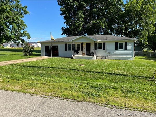 300 W Clark Street , Versailles, MO 65084