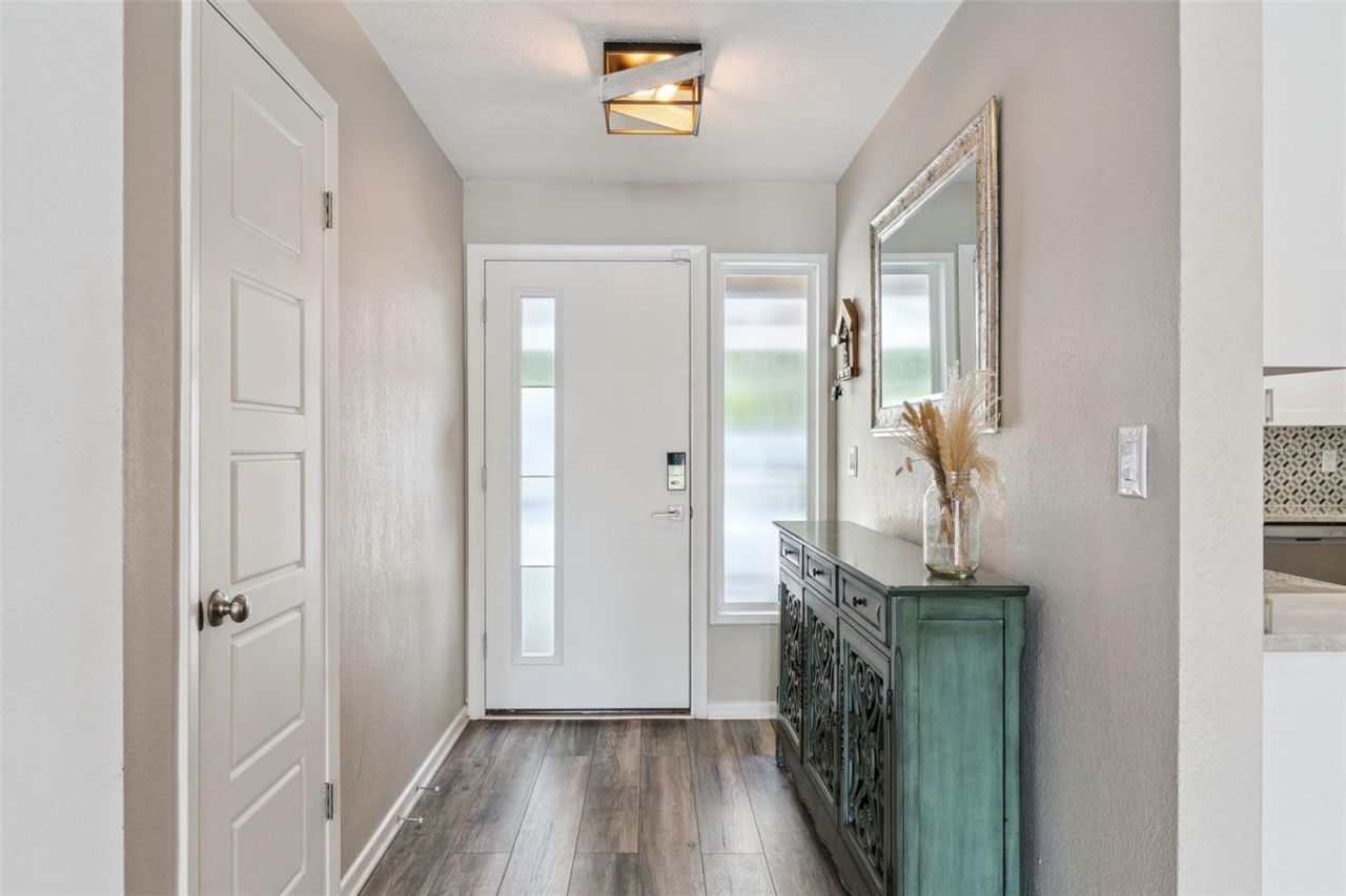2609 S Crystal Lake Drive, Orlando, FL 32806 Photo