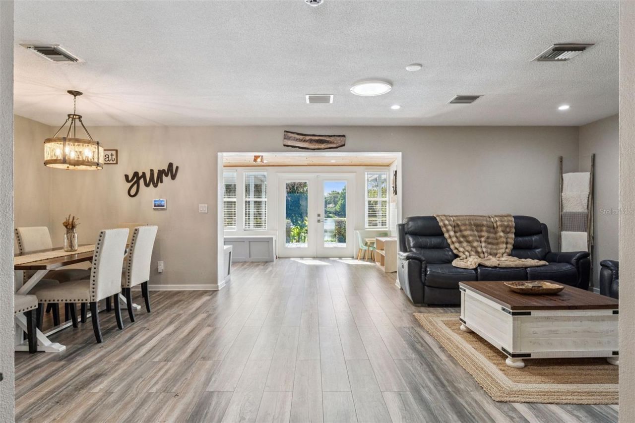 2609 S Crystal Lake Drive, Orlando, FL 32806 Photo