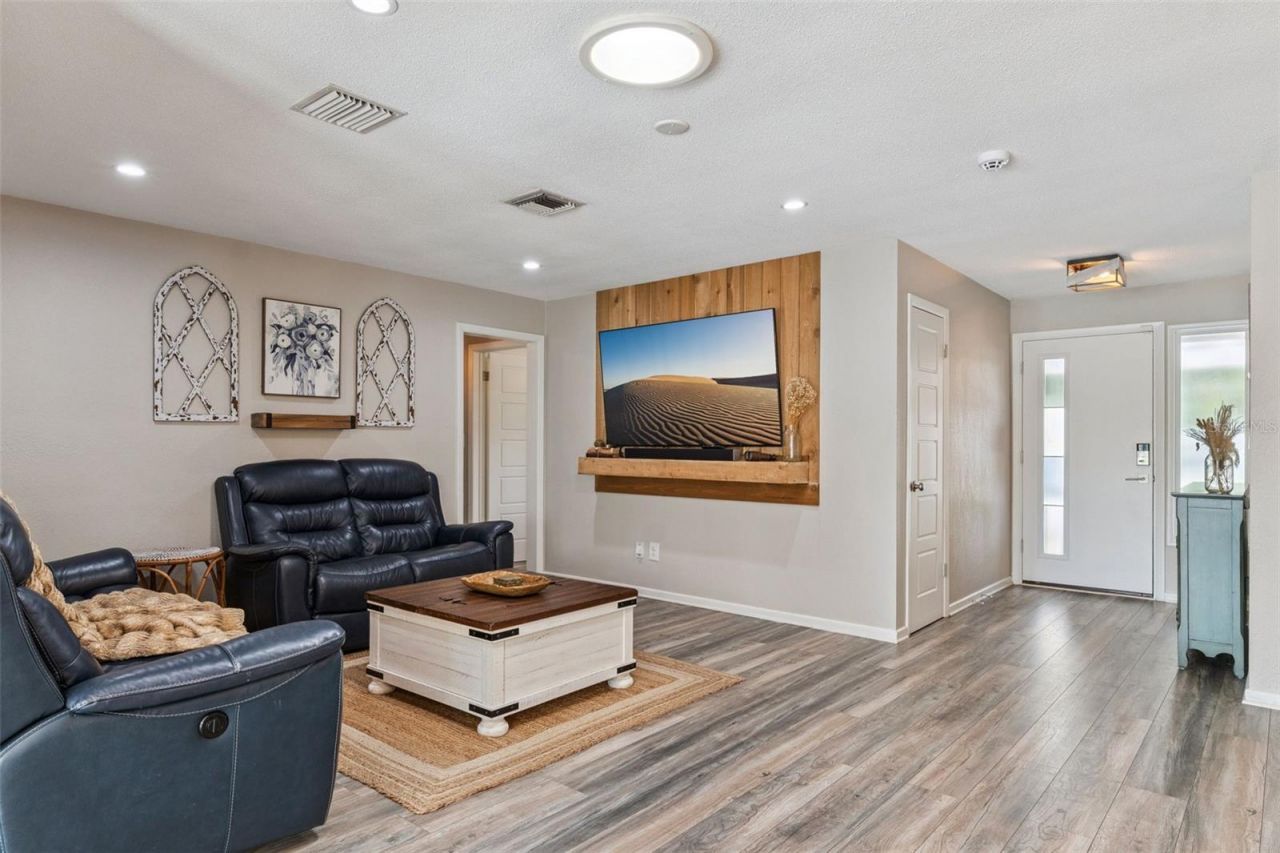 2609 S Crystal Lake Drive, Orlando, FL 32806 Photo
