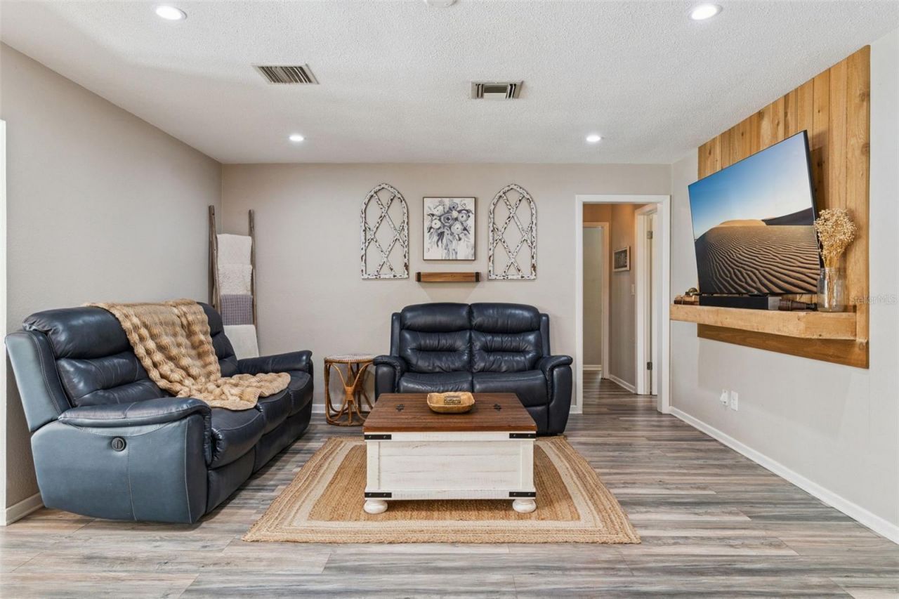 2609 S Crystal Lake Drive, Orlando, FL 32806 Photo