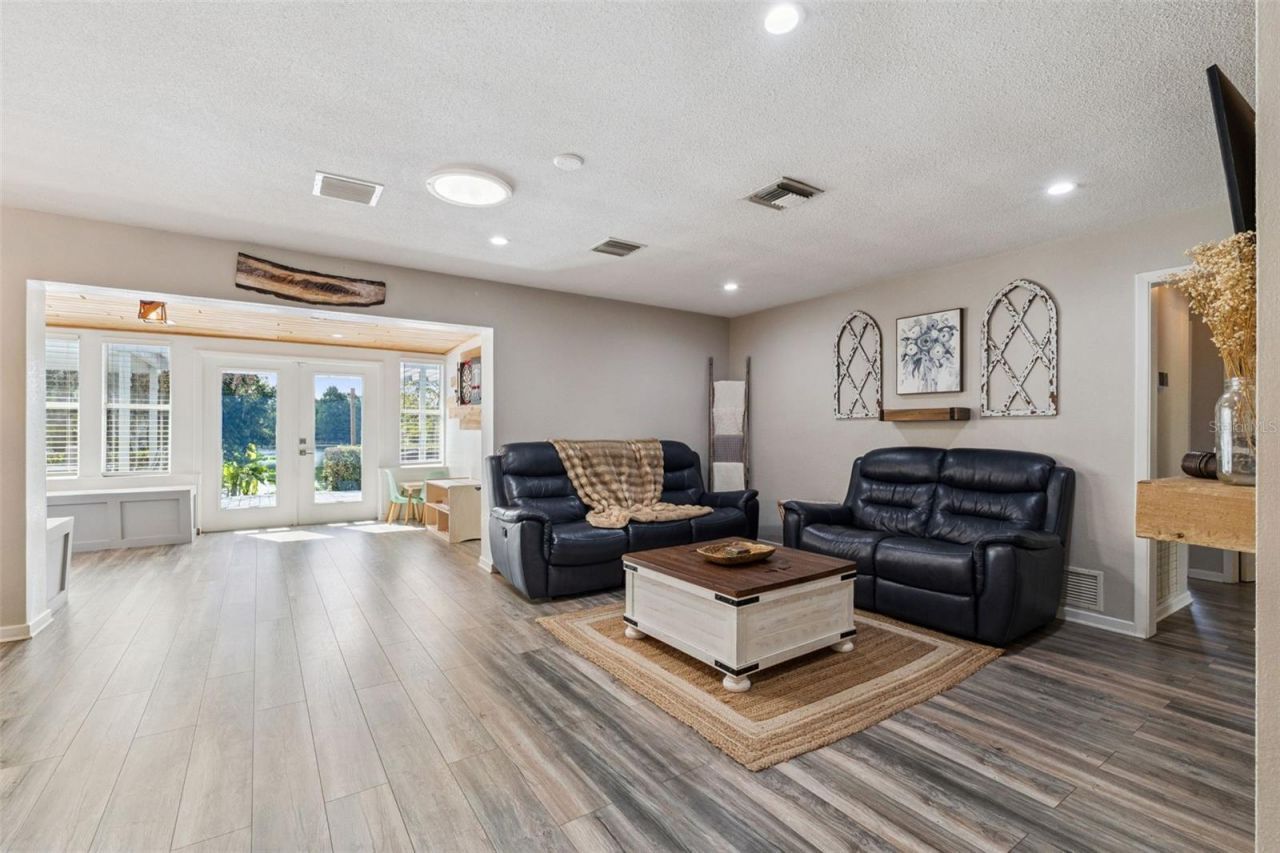 2609 S Crystal Lake Drive, Orlando, FL 32806 Photo